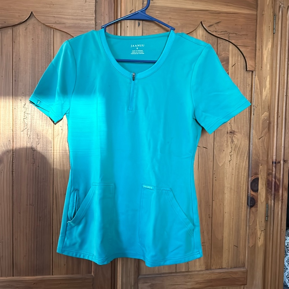 Jaanuu scrub top